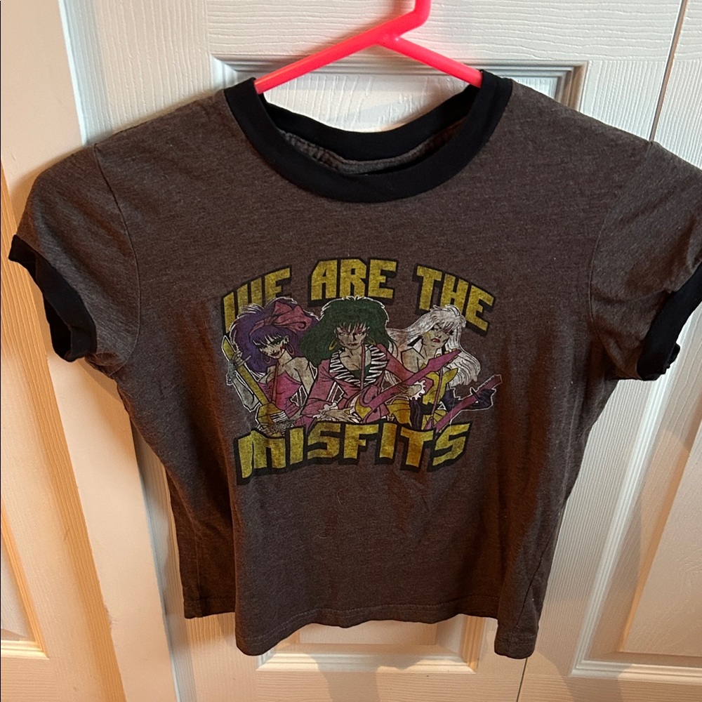 Junk Food Clothing Young Women’s Tee - Brown Misfits Graphic